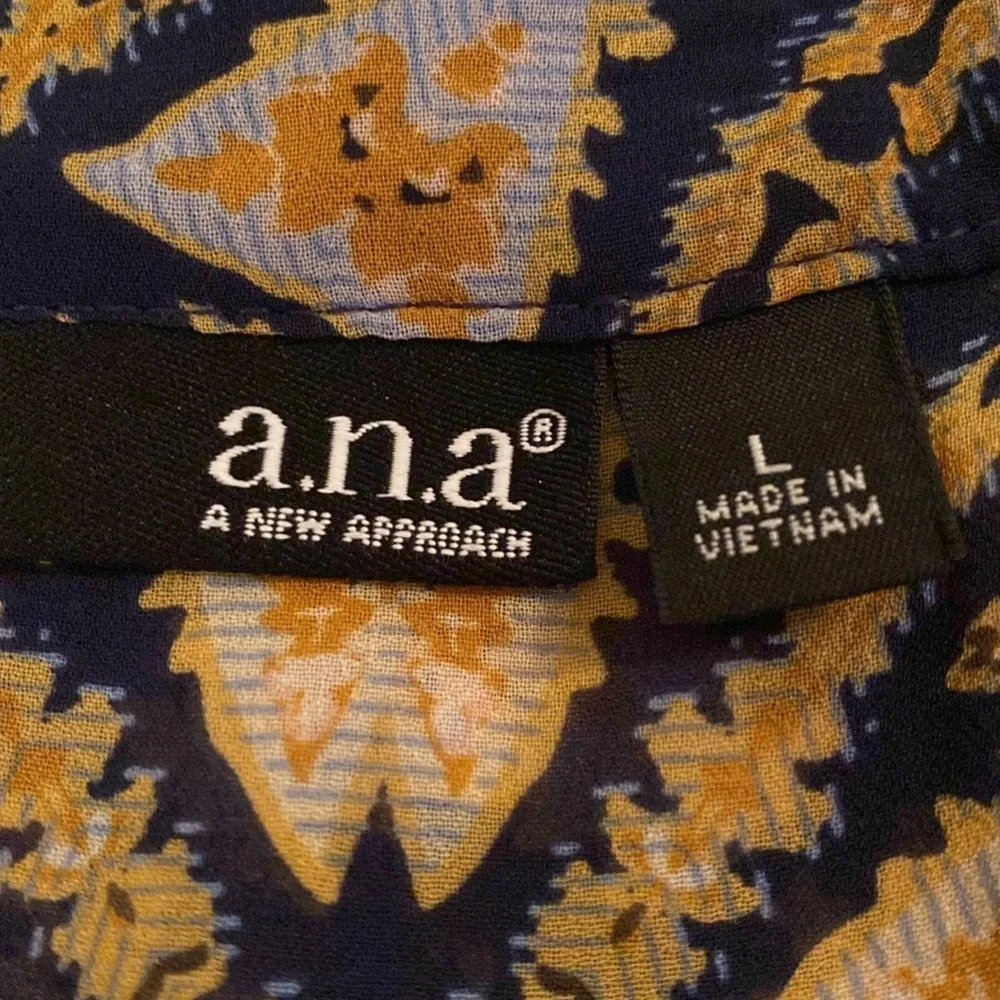 a.n.a. Sleeveless blouse. V-neck. Size L. Navy blue/mustard yellow/orange.